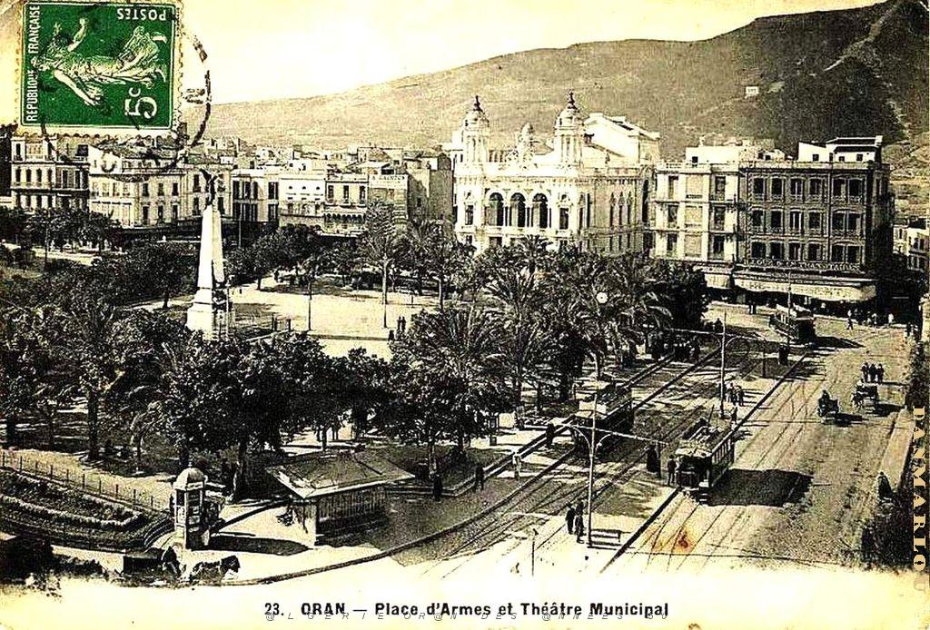 PA c- 025- Place d'Armes- trams et autobus.JPG